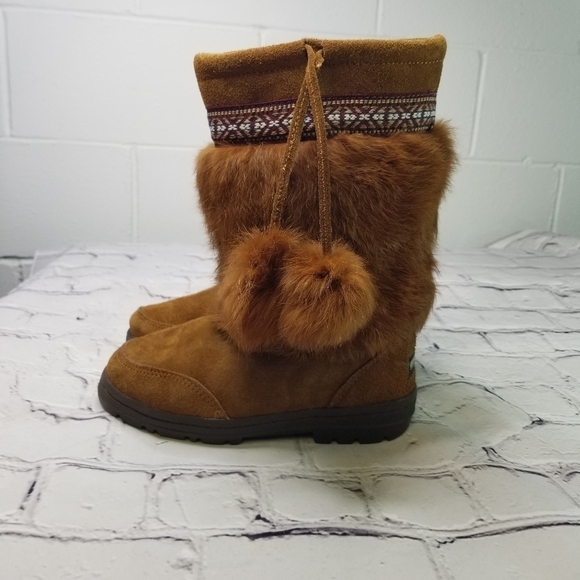 Minnetonka Carson mukluk suede rabbit fur boots - Picture 3 of 14